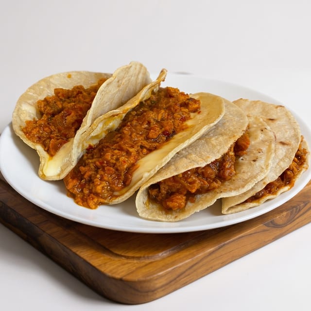 Bistec / Lean Beef Quesadilla.