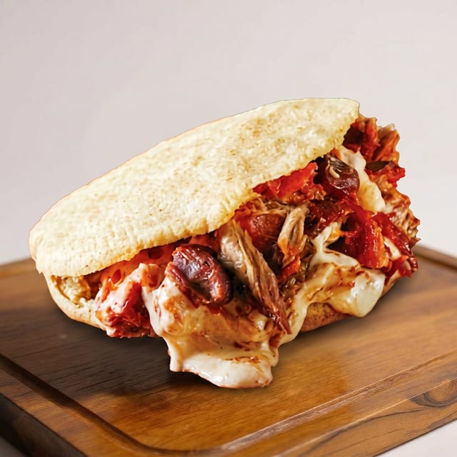 Bistec / Lean Beef Gordita.
